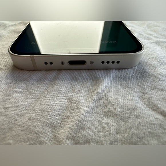 iPhone 13 Mini 128GB Unlocked White - Picture 3 of 6